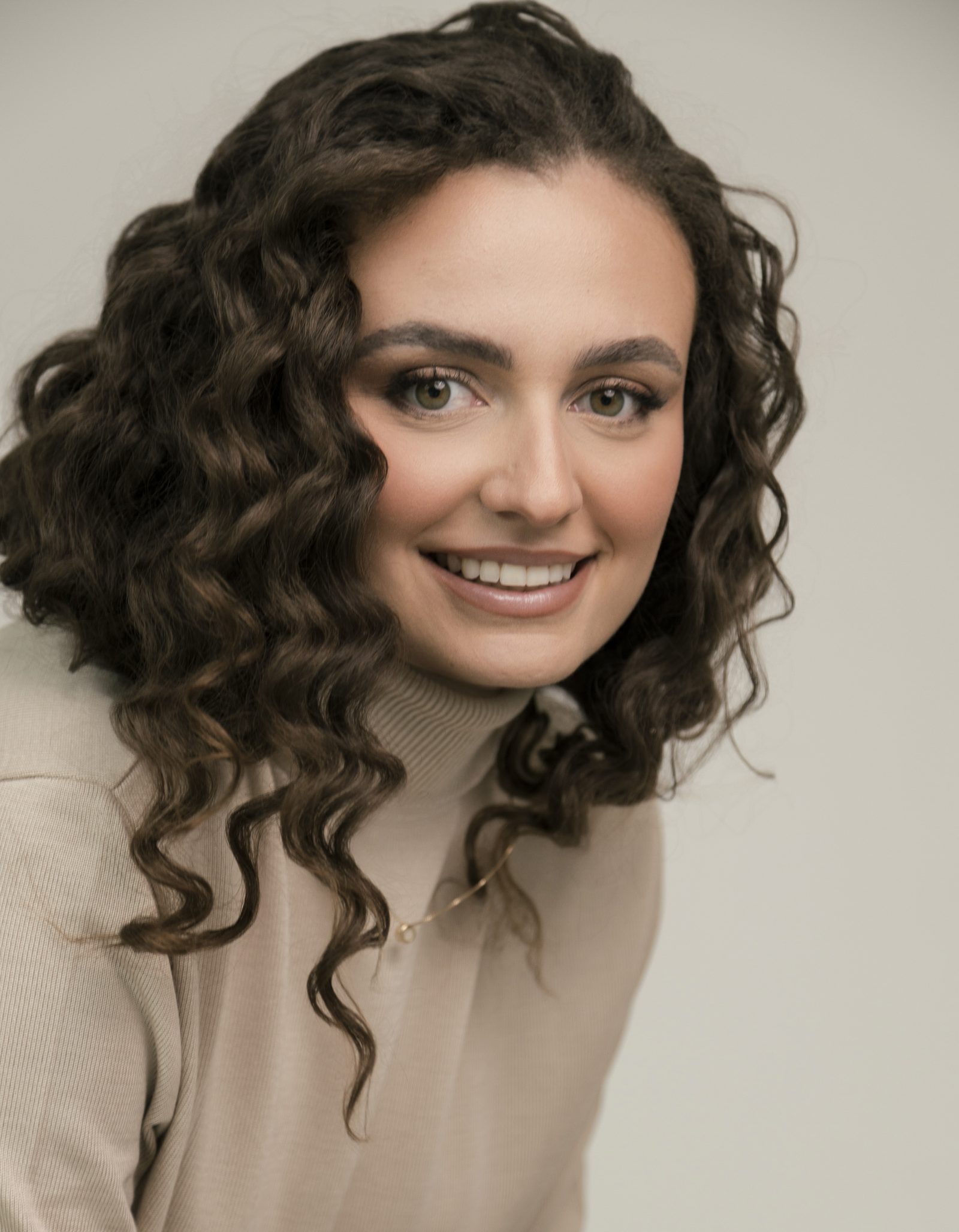 Dra. Júlia Calmon